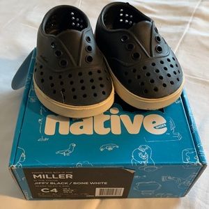 Native Keep It Lite, shoe in Jiffy Black/Bone White, size C4